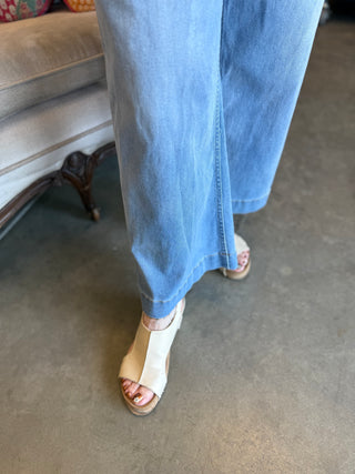 Eesome Straight Leg Jean