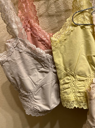 SEAMLESS BRALETTE WITH LACE IN BLACK, LATTE, WHITE, MEDITERRANEAN, PEONY, RUST AND CHIFFON.