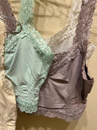 SEAMLESS BRALETTE WITH LACE IN BLACK, LATTE, WHITE, MEDITERRANEAN, PEONY, RUST AND CHIFFON.